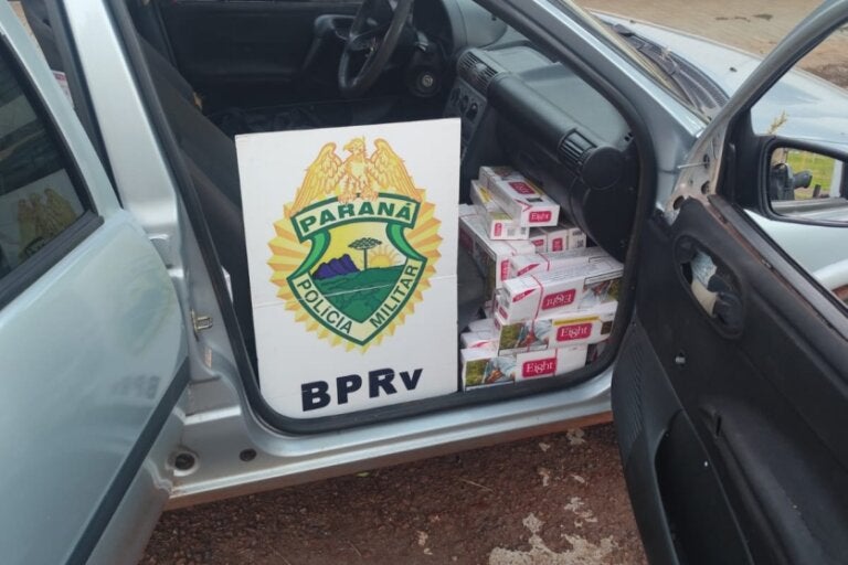 Polícia apreende cigarros contrabandeados após fuga na PR-486 em Assis Chateaubriand