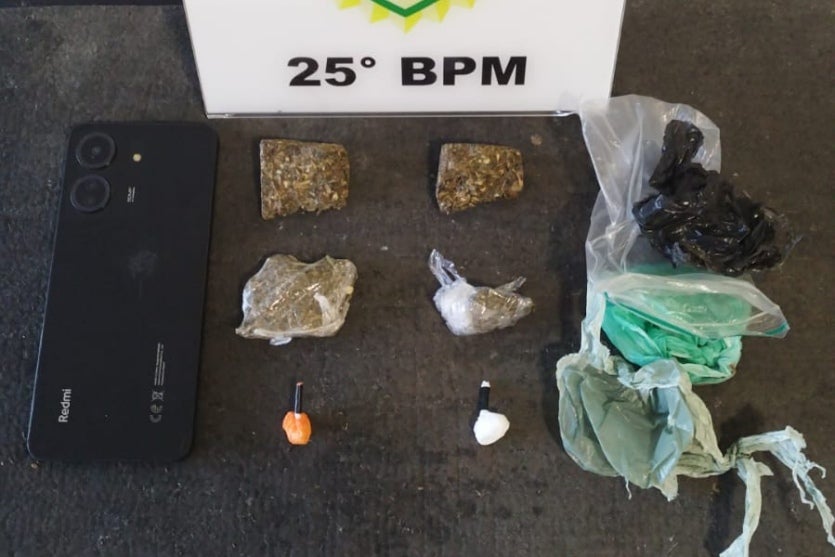 PM interrompe venda de cocaína no Parque Industrial, em Umuarama, e detém duas pessoas