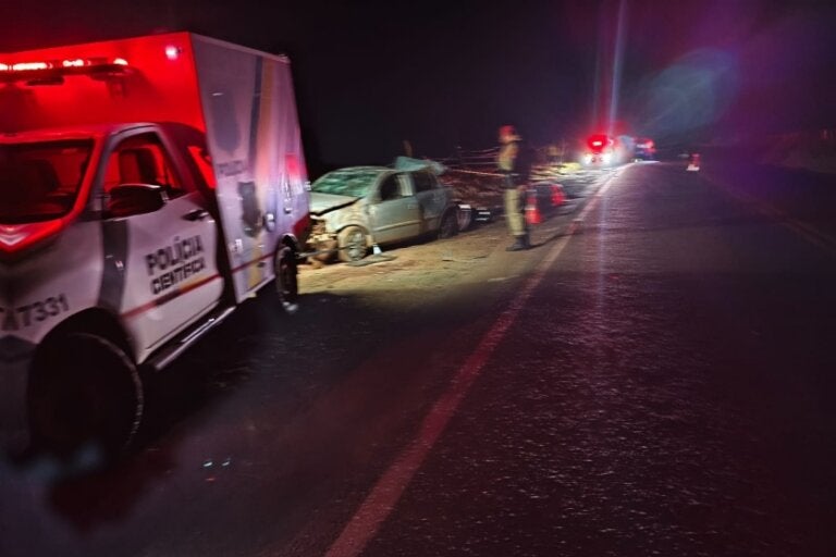 Motorista morre após perder controle do carro e sofrer acidente na PR-323