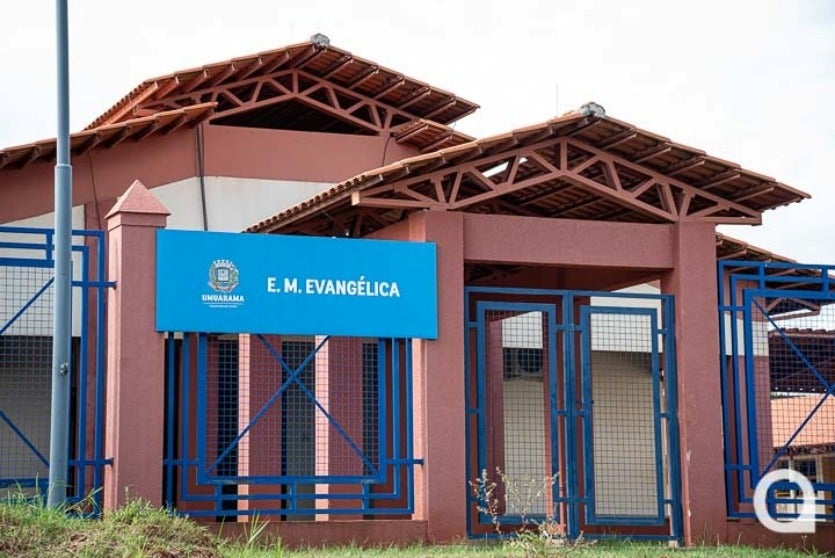 Fachada da Escola Municipal Evangélica de Umuarama, alvo de um furto registrado pela PM.
