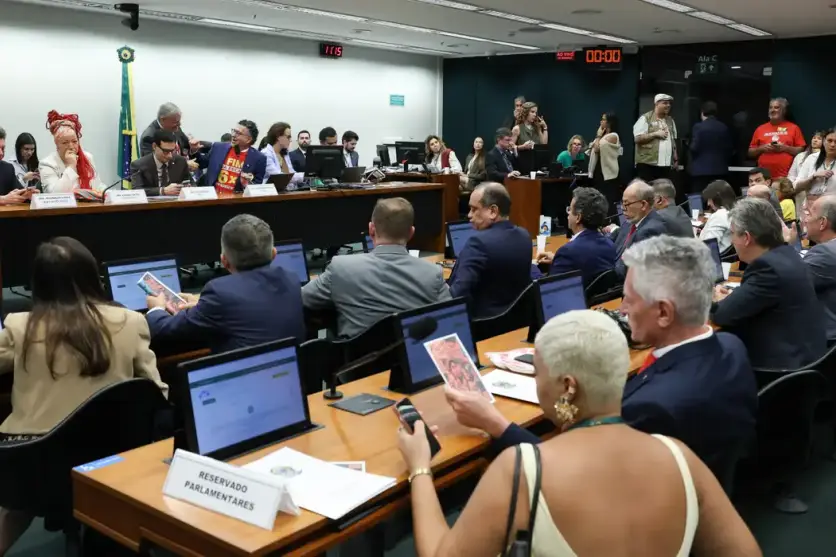 Votação da PEC que acaba com a escala 6x1 na Câmara.