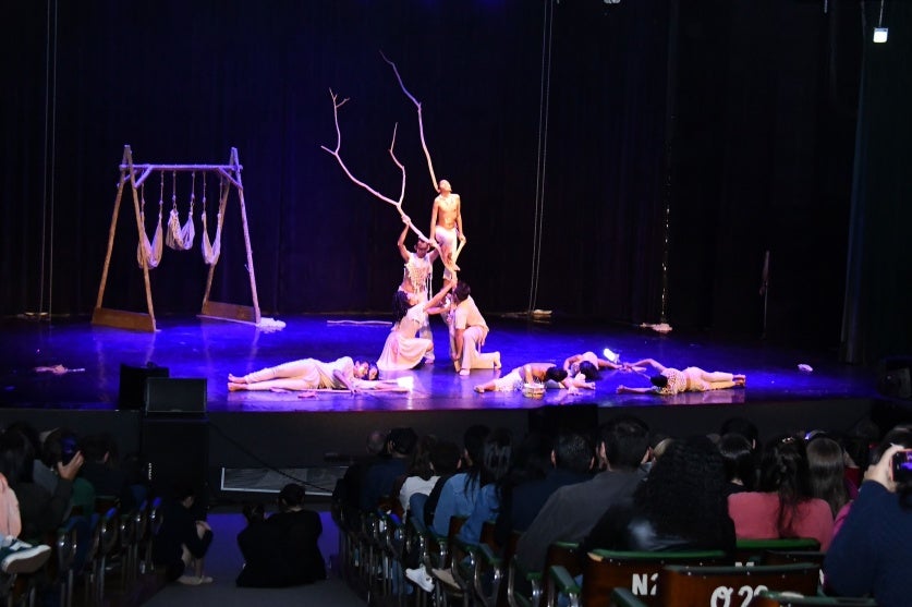 Foto de uma apresentação da Mostra de Dança Capital da Amizade.