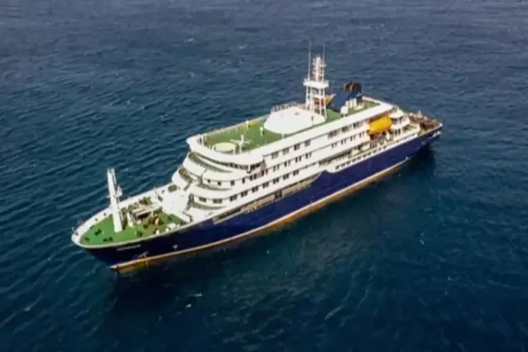 O navio MV Hondius, que navegava da Argentina para Cabo Verde antes dos possíveis casos de hantavírus.