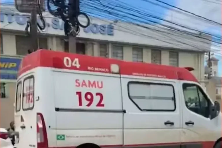 Adolescente de 13 anos mata duas professoras em ataque a escola