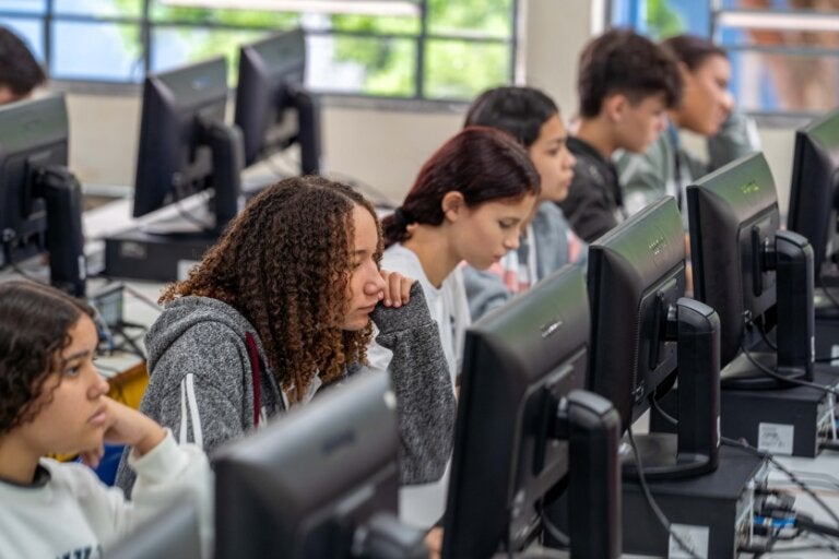 Alunos da rede estadual de ensino do Paraná terão inscrição automática no Enem