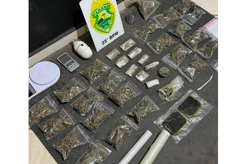 Haxixe e maconha apreendidos no Parque Belo Monte, em Umuarama.