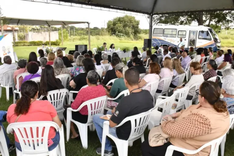 Conselho do Idoso de Umuarama realiza reunião descentralizada com temática junina