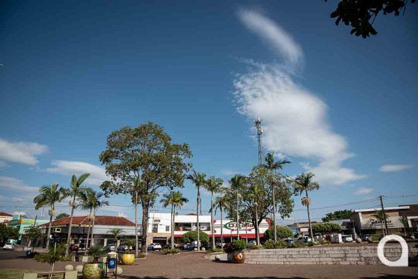 Foto de uma via pública em Cruzeiro do Oeste.
