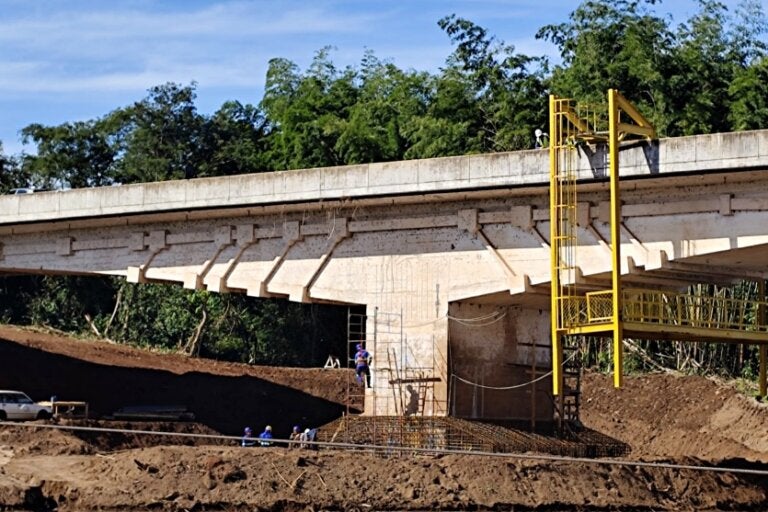 Execução da obra de reforma da ponte do Rio Piquiri chega a 40%; apenas uma balsa operando