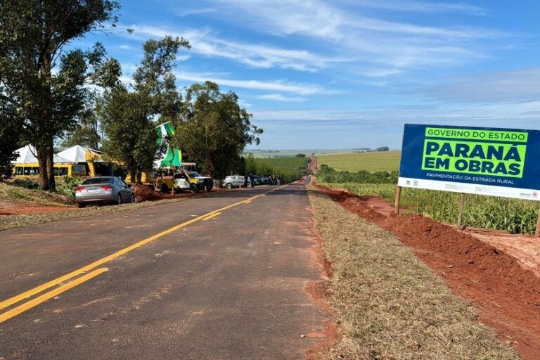 Placa de obras para estrada rural em Francisco Alves.