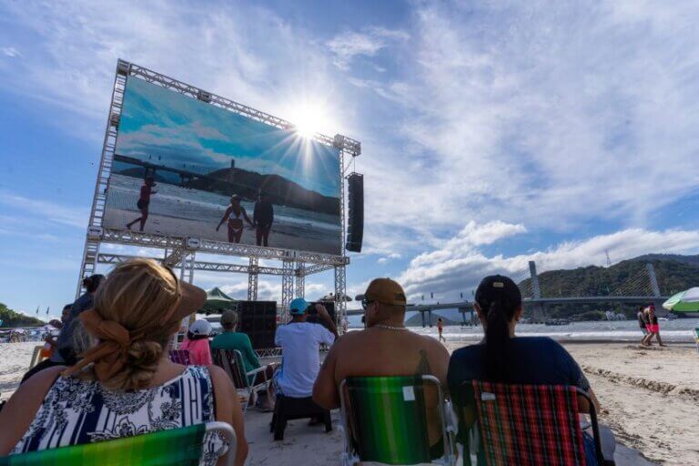 Moradores lotam praias para acompanhar inauguração da ponte de Guaratuba