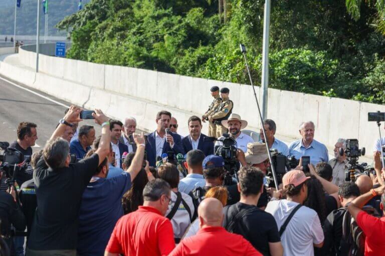 Após inauguração, Ratinho Junior chama ponte de Guaratuba de marco histórico