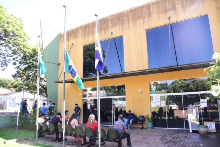Prazo final lota Cartório Eleitoral de Umuarama e gera filas nesta quarta
