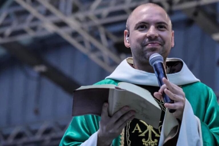 Frei Gilson é denunciado ao Ministério Público por falas contra gays e mulheres