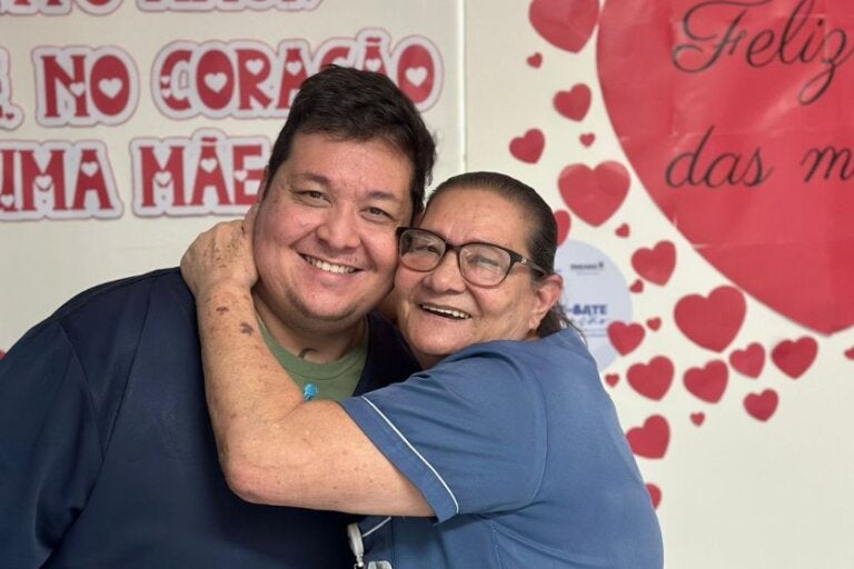 Mãe inspira filhos na enfermagem e família atua unida em hospital do Paraná