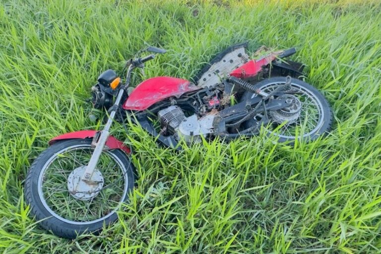 Motociclista sofre fratura exposta após colisão com carro na PR-323, em Umuarama