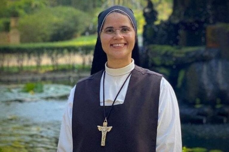 Freira brasileira morre afogada ao tentar salvar religiosas durante passeio na Itália