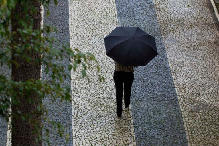 Domingo segue com chuva intensa e alerta para volumes elevados no Noroeste; vídeo