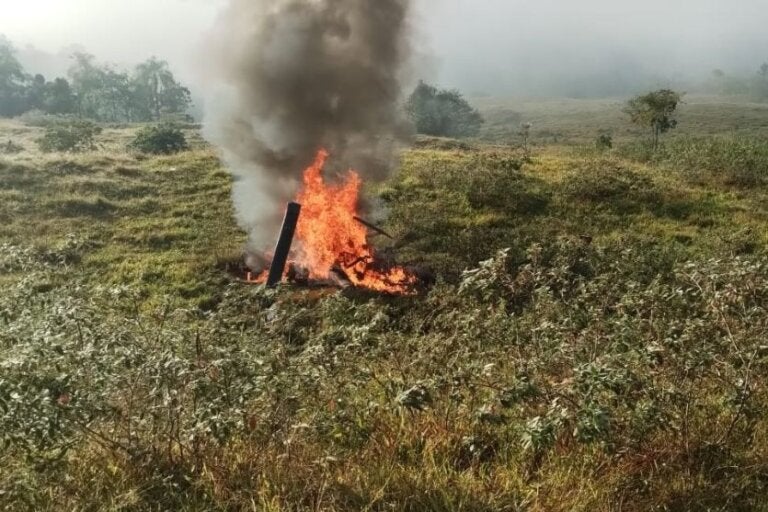 Piloto morre carbonizado após queda de helicóptero em área de nevoeiro