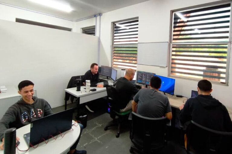 Coworking do TechnoPark impulsiona startups e fortalece ambiente de inovação