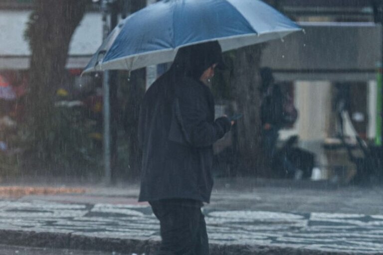 Defesa Civil emite alerta para temporais e Simepar prevê chuva em Umuarama