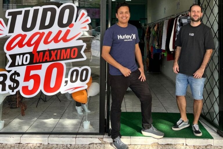 Entre humor e tendências, empreendedores transformam loja em fenômeno nas redes; vídeo