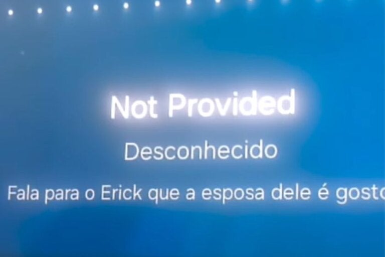 TV ‘ganha vida’ e exibe frases que respondem conversas da família no Paraná; confira