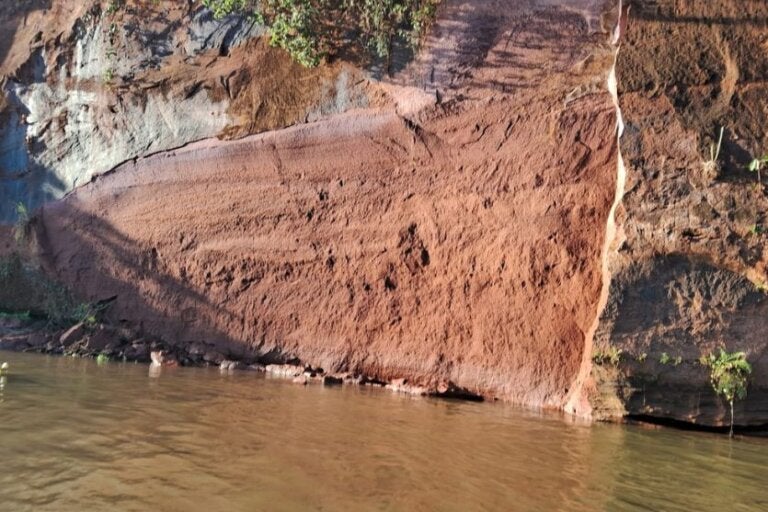Pescador vive milagre após pedras arrastarem seu barco ao fundo do Rio Paraná