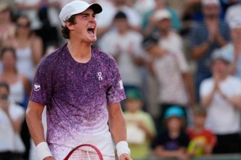 João Fonseca vence Djokovic de virada e faz história em Roland Garros