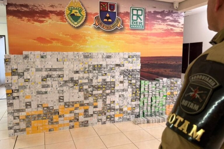 Polícia Militar apreende quase mil celulares escondidos em fundos falsos de carretas