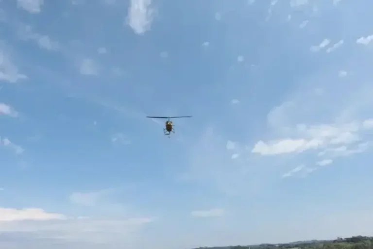 Helicóptero da PMPR durante voo.