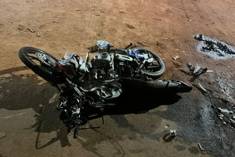 Motociclista fica ferido após bater na traseira de caminhão na PR-082, em Ivaté