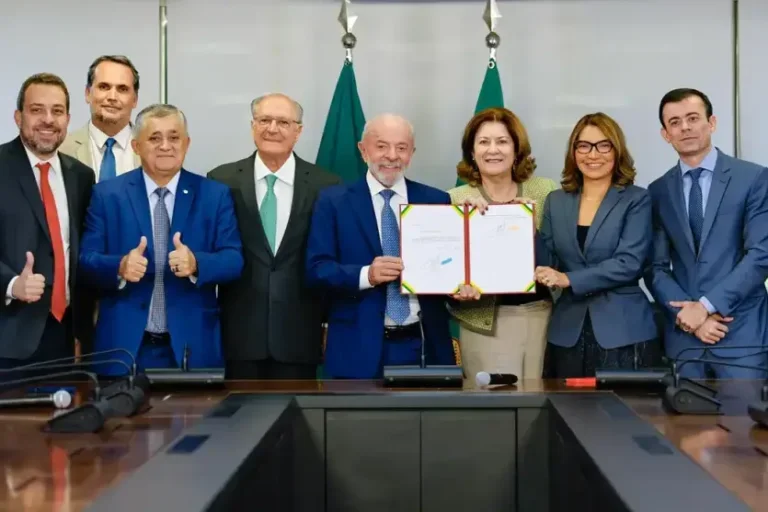 Taxa das blusinhas: Lula zera imposto sobre compras internacionais de até US$ 50
