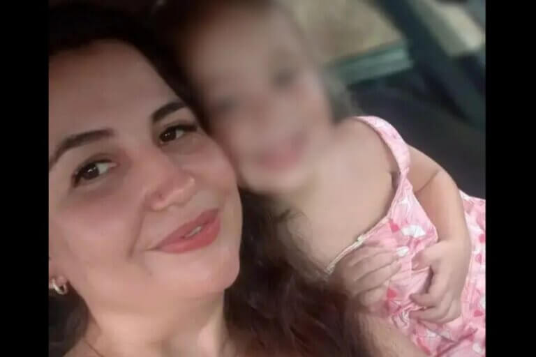 Porto Rico: Mãe e filha de 3 anos morrem após carro cair no Rio Paraná e afundar