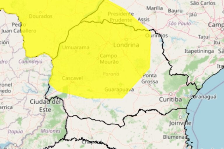 Mapa do Paraná com marcação em amarelo das áreas com alerta de chuva intensa nesta quinta (14).