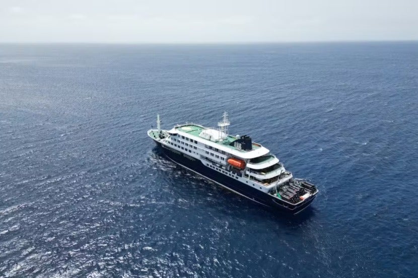 Navio quarentenado devido a casos suspeitos de hantavírus.