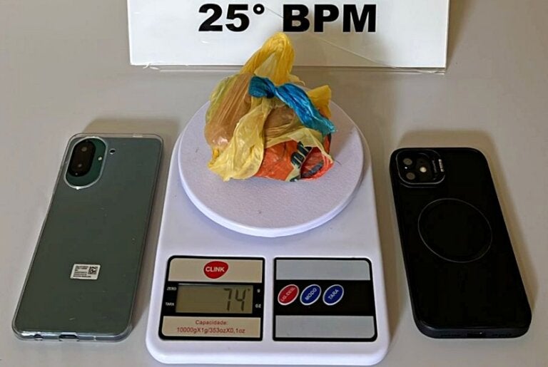 PM prende mãe e filho, apreende maconha e celulares em Iporã