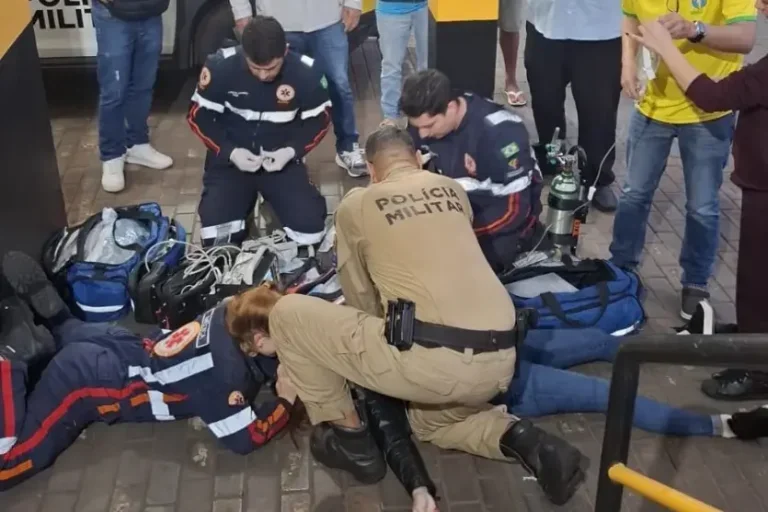Polícia Rodoviária e Samu reanimam mulher após engasgamento na PR-317; vídeo