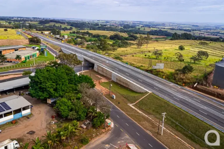 Obras na PR-323 e BR-272 alteram tráfego na região de Umuarama