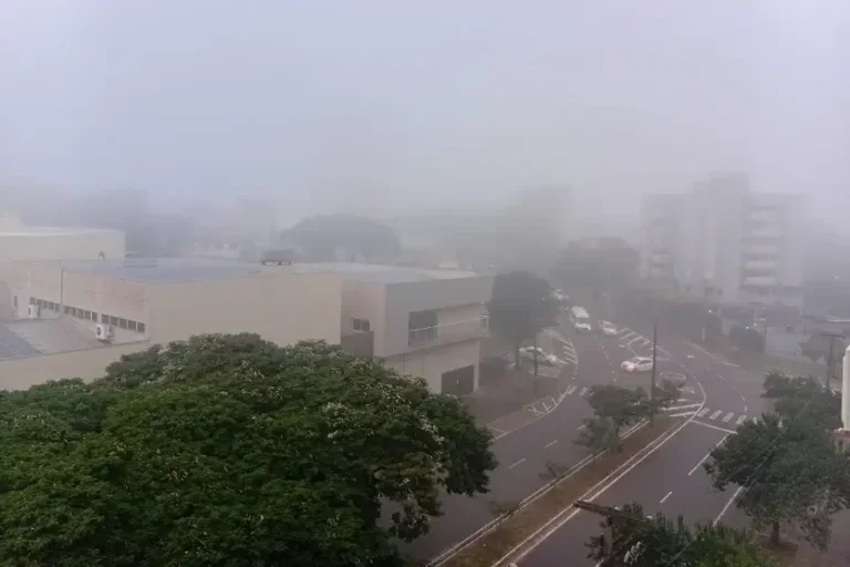 Terça começa com neblina, mas sol predomina durante o dia em Umuarama