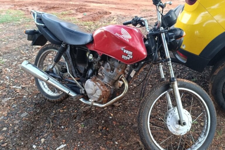 Foto da moto furtada em Ivaté e encontrada em Carbonera