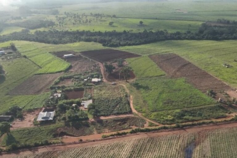 Foto aérea do loteamento irregular em Herculândia, em Ivaté, que gerou multa de R$ 1,8 milhão.
