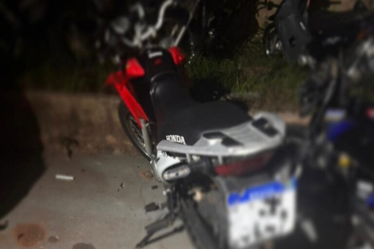 Moto com débitos apreendida durante abordagem em Iporã.