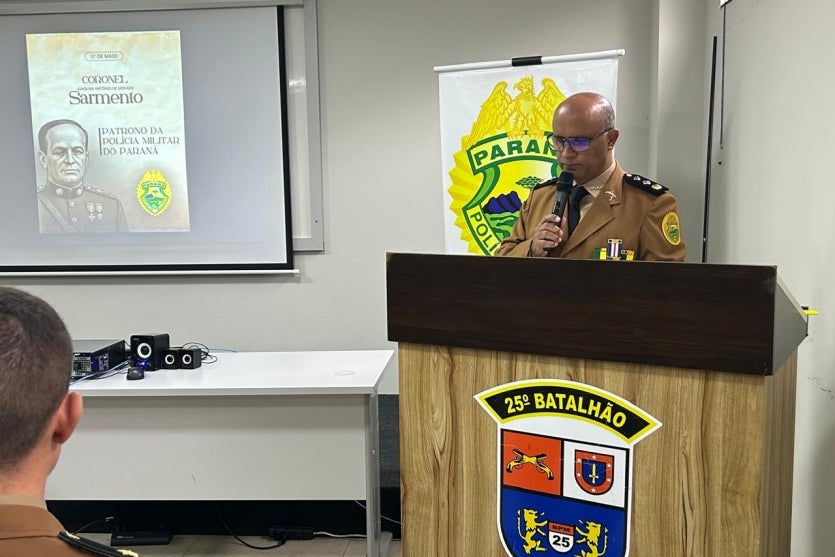 Cerimônia de homenagem ao Coronel Sarmento.