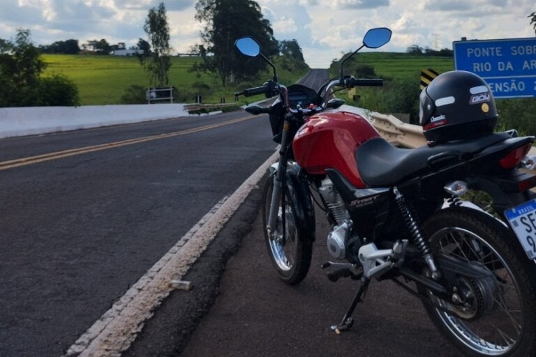 Foto da motocicleta furtada antes do crime.