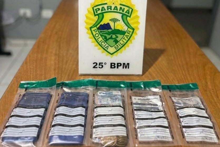 Droga e dinheiro dentro de sacos da PM na sede do 25º BPM.