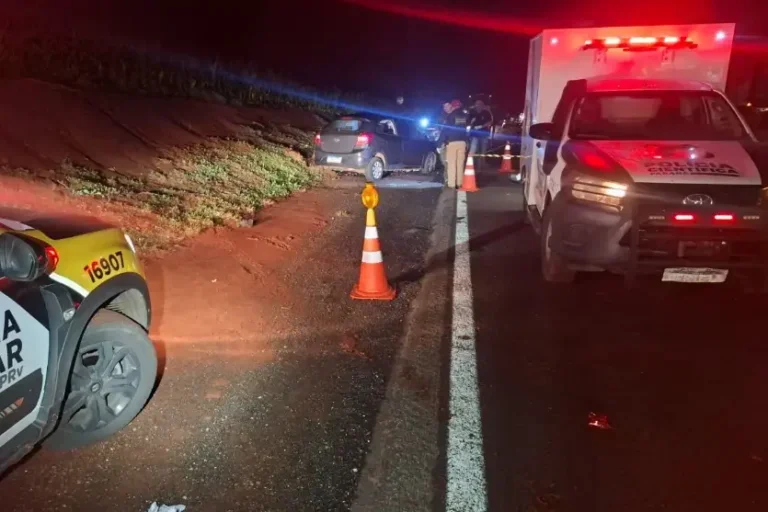 Colisão frontal na PR-323 deixa um morto e dois feridos em grave acidente
