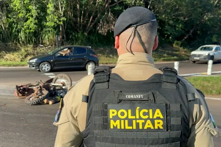 Motociclista morre após colisão com caminhão no Trevo da Exposição, em Umuarama