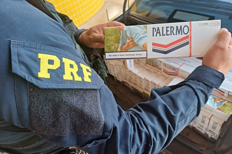 PRF de Alto Paraíso prende homem com carga de cigarros durante jogo da seleção brasileira