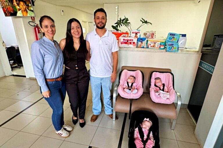 Alunos de Medicina da Unipar arrecadam fraldas para trigêmeas nascidas na Norospar